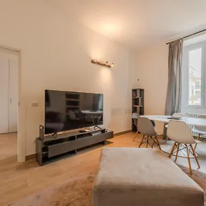 https://apt-moscova-elegant.it-lombardy.com